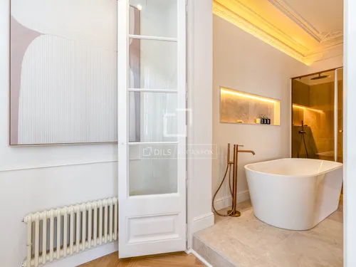 4 Bedrooms Apartment in Gran Via de les Corts Catalanes