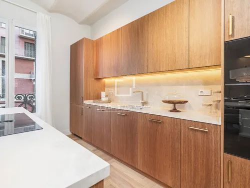 4 Bedrooms Apartment in Gran Via de les Corts Catalanes