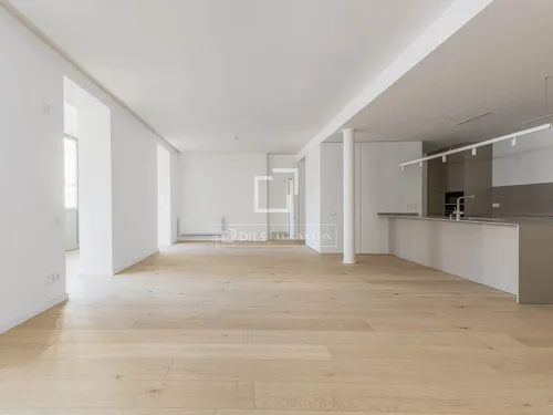 2 Bedrooms Apartment in Rambla Catalunya