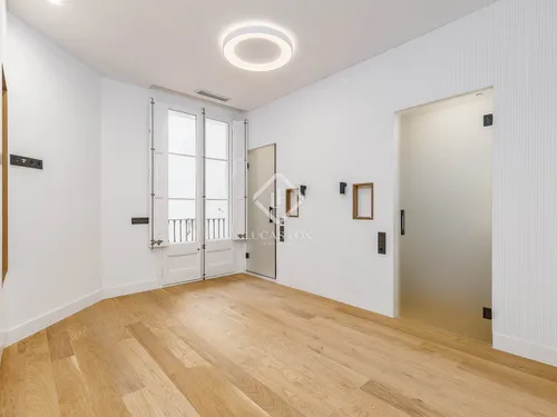 4 Bedrooms Apartment in Rosselló