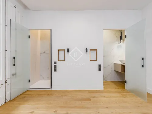 4 Bedrooms Apartment in Rosselló