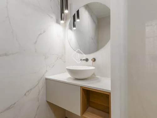 4 Bedrooms Apartment in Rosselló