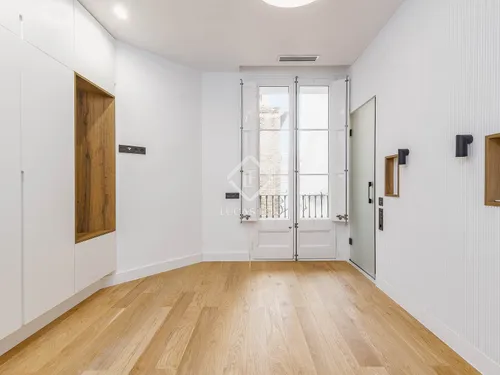 4 Bedrooms Apartment in Rosselló