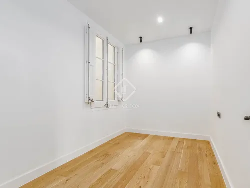 4 Bedrooms Apartment in Rosselló