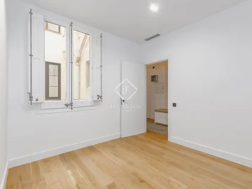 4 Bedrooms Apartment in Rosselló