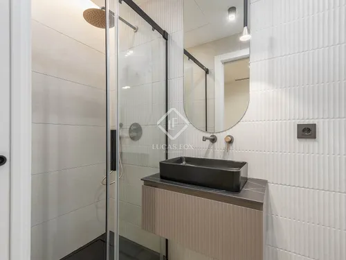 4 Bedrooms Apartment in Rosselló