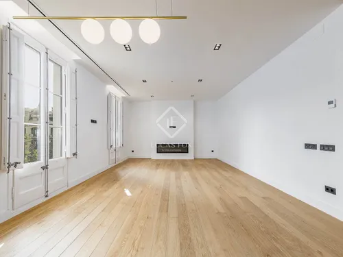 4 Bedrooms Apartment in Rosselló