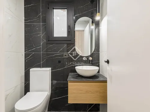 4 Bedrooms Apartment in Rosselló