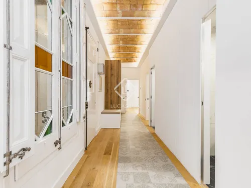 4 Bedrooms Apartment in Rosselló