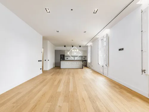 4 Bedrooms Apartment in Rosselló