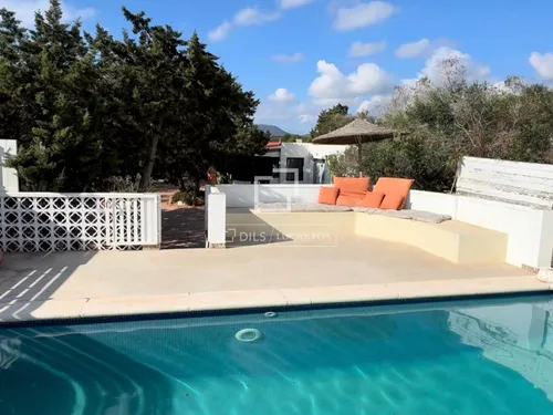 Excellent 5-bedroom house for sale in Sa Caleta/Jondal, Ibiza