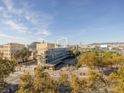 4 Bedrooms Apartment in Joan de Borbo