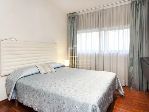 4 Bedrooms Apartment in Joan de Borbo