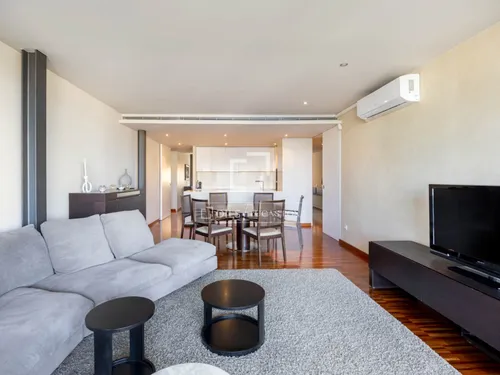 4 Bedrooms Apartment in Joan de Borbo