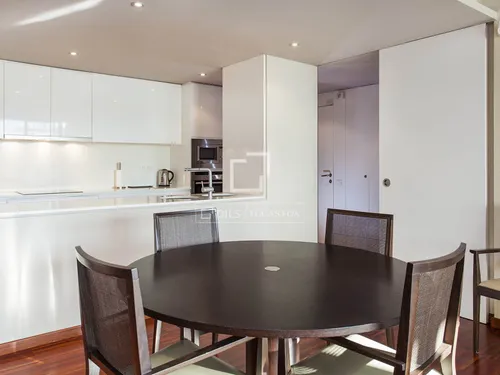 4 Bedrooms Apartment in Joan de Borbo