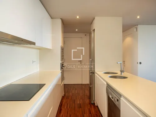 4 Bedrooms Apartment in Joan de Borbo