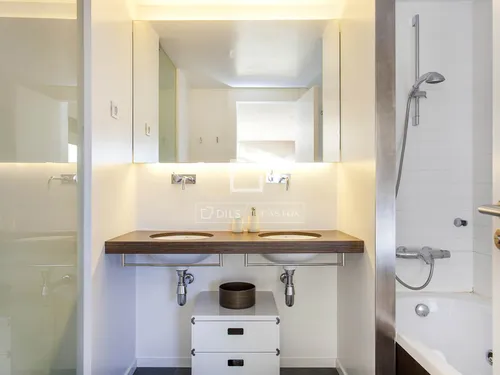 4 Bedrooms Apartment in Joan de Borbo