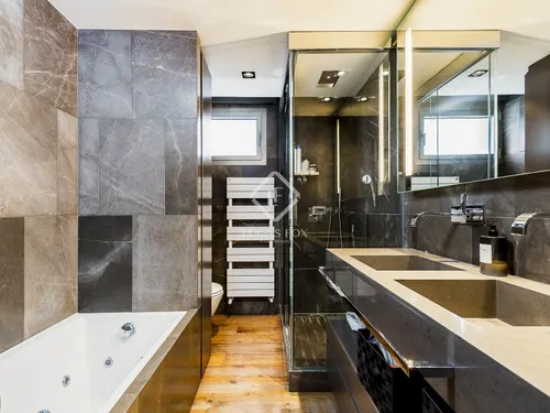 5 Bedrooms Apartment in Nena Casas
