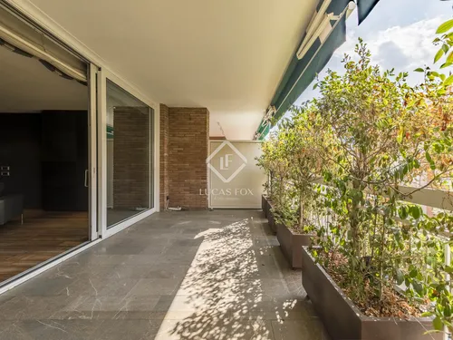 5 Bedroom apartment with 27m² terrace for sale in Tres Torres, Barcelona