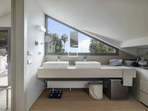 6 Bedrooms House / Villa in Avinguda Esplugues