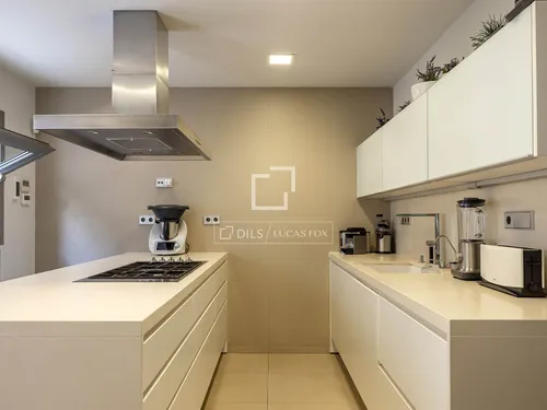 6 Bedrooms House / Villa in Avinguda Esplugues