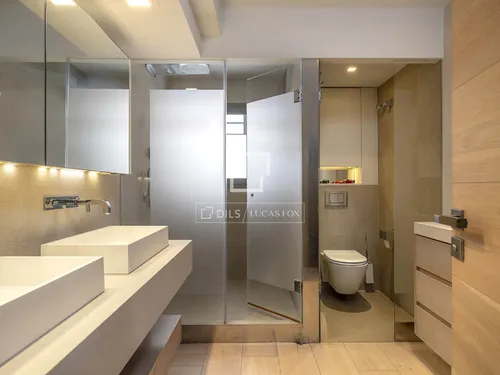 6 Bedrooms House / Villa in Avinguda Esplugues