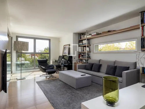 6 Bedrooms House / Villa in Avinguda Esplugues