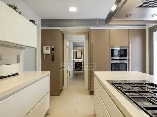 6 Bedrooms House / Villa in Avinguda Esplugues