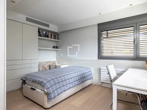 6 Bedrooms House / Villa in Avinguda Esplugues