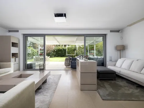 6 Bedrooms House / Villa in Avinguda Esplugues