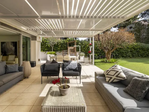 6 Bedrooms House / Villa in Avinguda Esplugues