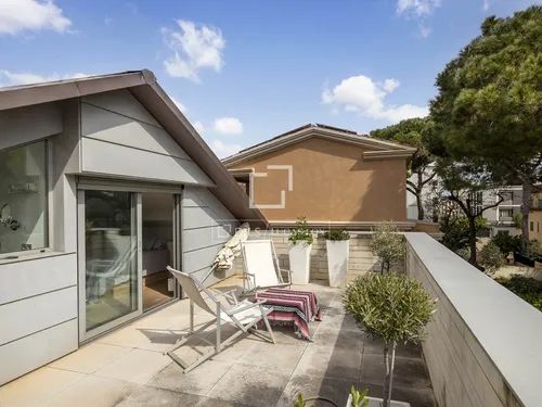 6 Bedrooms House / Villa in Avinguda Esplugues