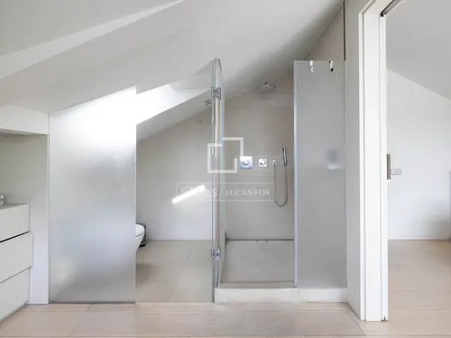 6 Bedrooms House / Villa in Avinguda Esplugues