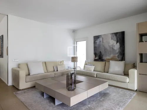 6 Bedrooms House / Villa in Avinguda Esplugues