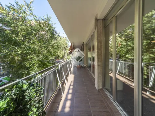 4 Bedrooms Apartment in Balmes