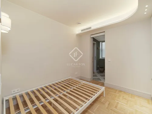 4 Bedrooms Apartment in Balmes