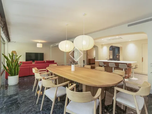 4 Bedrooms Apartment in Balmes