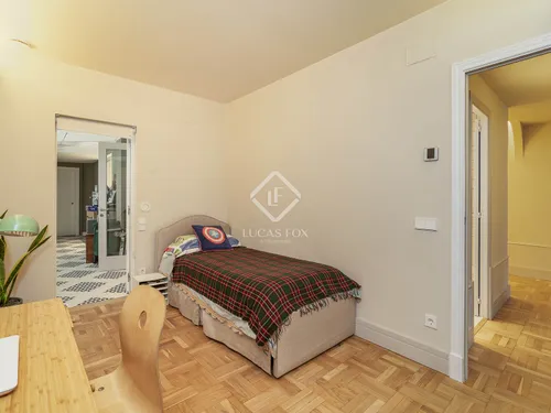 4 Bedrooms Apartment in Balmes