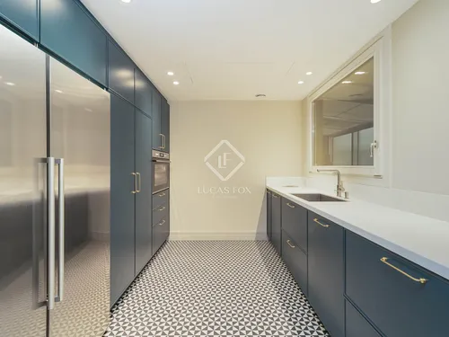 4 Bedrooms Apartment in Balmes