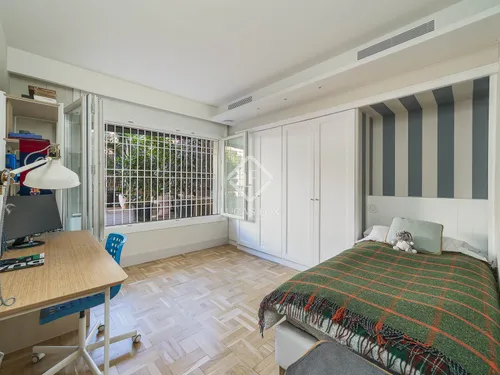 4 Bedrooms Apartment in Balmes