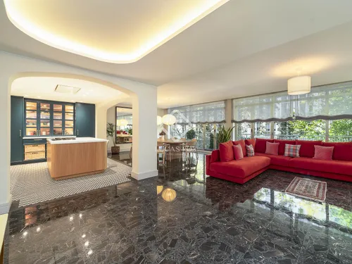 4 Bedrooms Apartment in Balmes