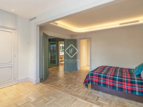 4 Bedrooms Apartment in Balmes