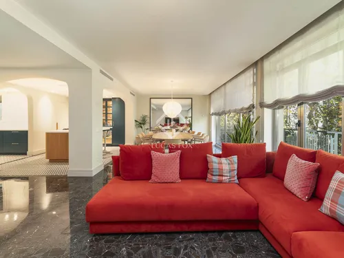 4 Bedrooms Apartment in Balmes