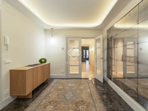 4 Bedrooms Apartment in Balmes