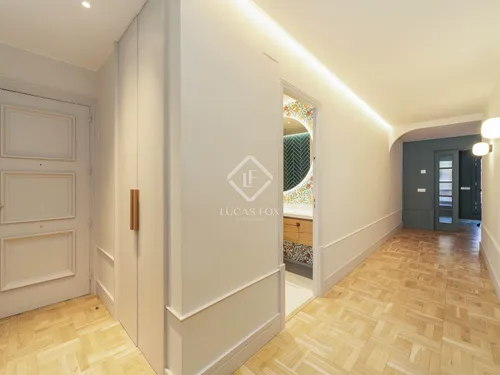 4 Bedrooms Apartment in Balmes