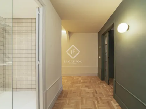 4 Bedrooms Apartment in Balmes