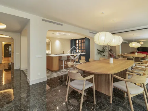 4 Bedrooms Apartment in Balmes