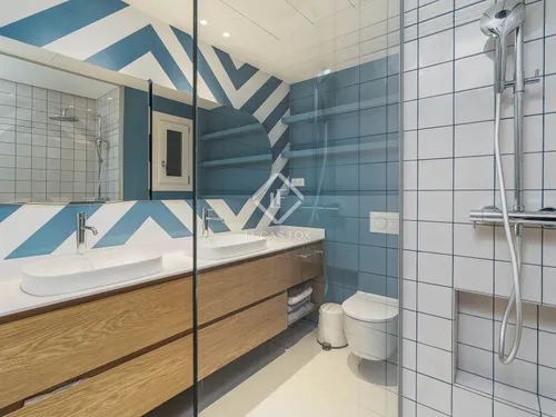 4 Bedrooms Apartment in Balmes