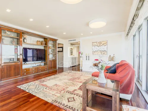 3 Bedrooms Apartment in Paseo Garcia Faria