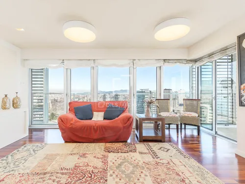 3 Bedrooms Apartment in Paseo Garcia Faria